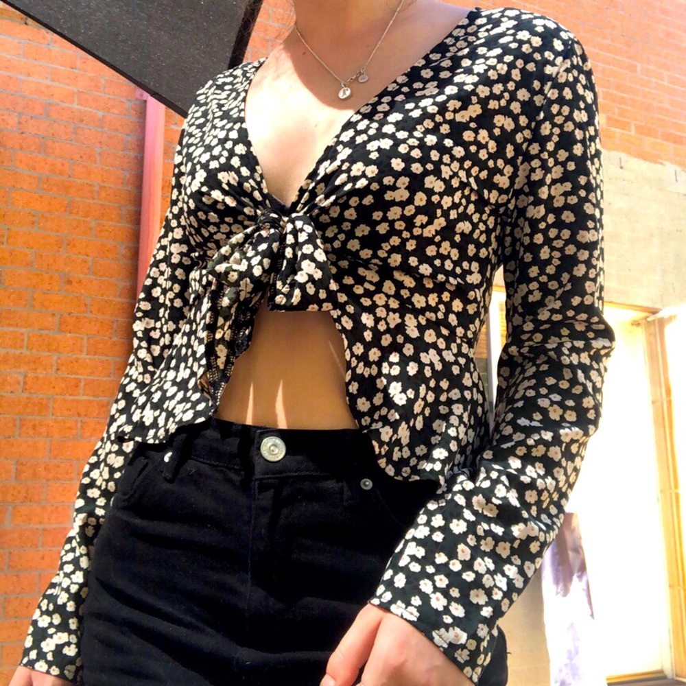 Tie up floral long sleeve - Picture 2 of 4
